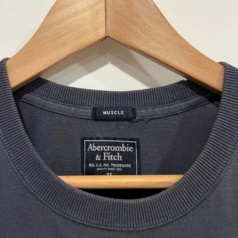 Abercrombie & Fitch men’s graphic T - Picture 4 of 9